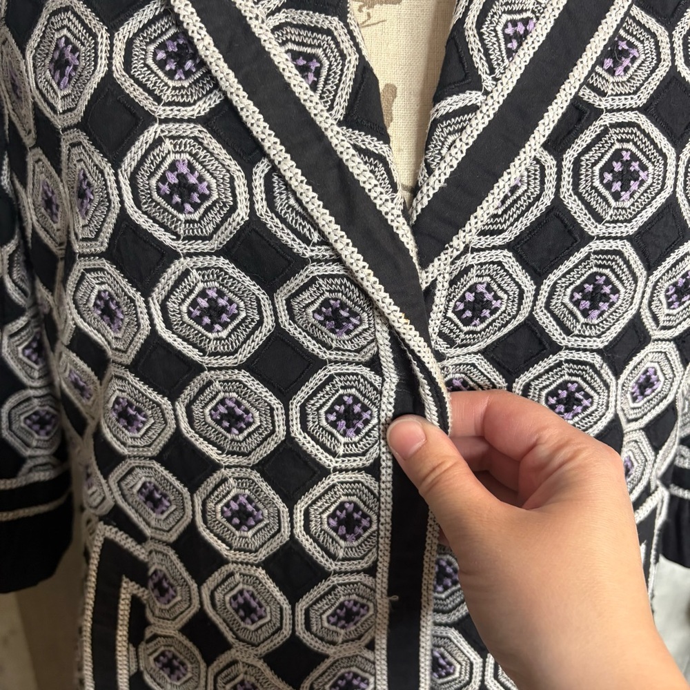 T Tahari calypso sweater jacket embroidered black white purple Geometric medium - Picture 7 of 8